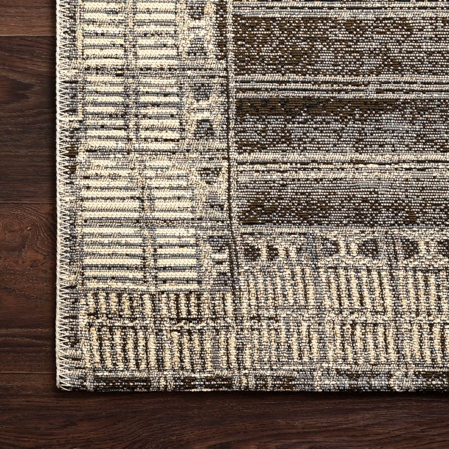 Mika Indoor/Outdoor Rug in Charcoal/Ivory