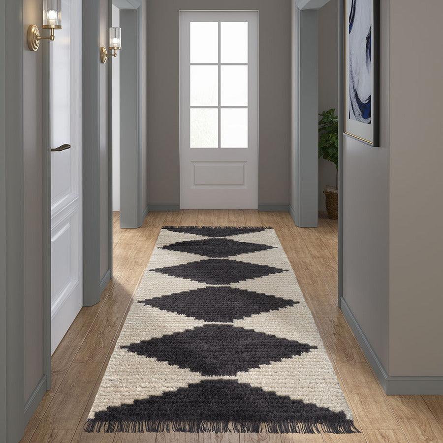 Amanda Runner 2'7"x7' Area Rug Black & Ivory