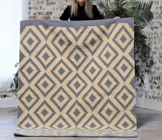 Neutral Gray Wool Kilim Rug / Runner